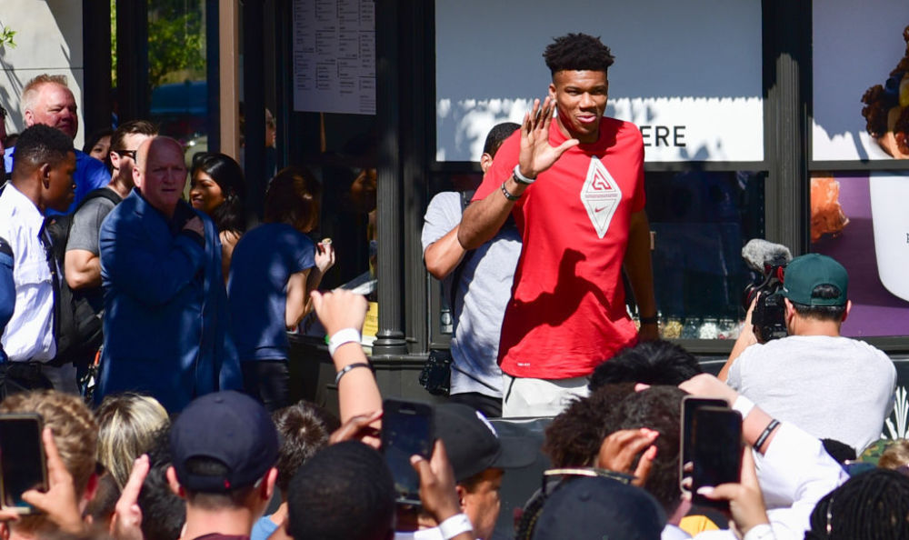 弗拉霍维奇面临长时间休战，意媒：尤文正在关注吉拉西（弗拉霍维奇或将长期缺阵，意媒：尤文考察吉拉西）