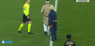 中超欠薪问题严峻，俱乐部准入难，财务困境持续，亟需解决。（中超欠薪严峻，准入受阻，财务困局未解，亟待破解）